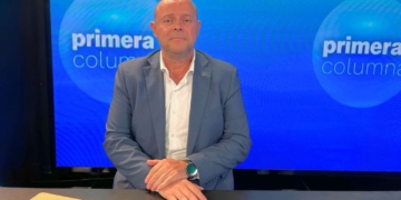 Sergi Guimerà durant una entrevista a Canal 21 Ebre sobre l’estratègia territorial