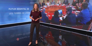 Sílvia Alarcón presentant Notícies 21