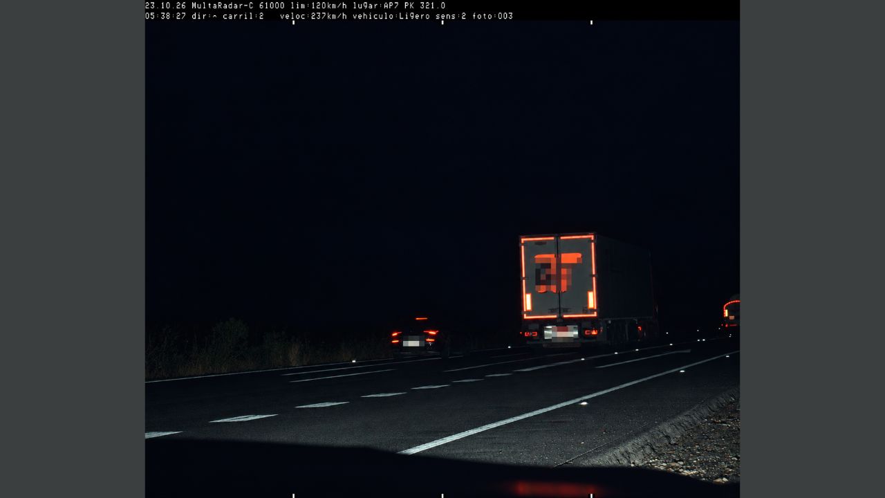 Imatge del radar que registra un vehicle a 237 km/h a l’AP-7, a l’Aldea
