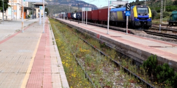 Tren de la línia R15 a la Ribera d’Ebre