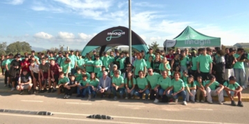 Voluntaris recollint residus a l’entorn del riu Ebre a Amposta