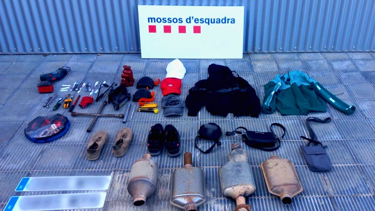 Catalitzadors i eines recuperats pels Mossos en l’operatiu iniciat al Perelló