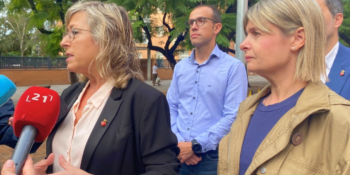Noemí Llauradó i Mar Lleixà durant la visita per valorar els danys dels aiguats a Tortosa