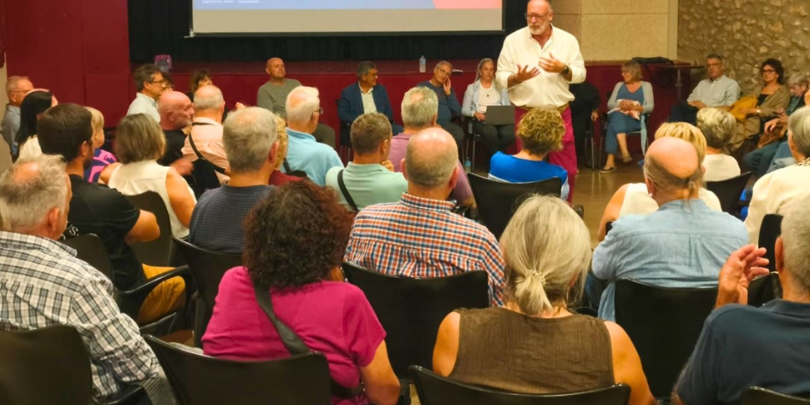 Pere Montañana durant la presentació del projecte Amposta 2040 al Casal