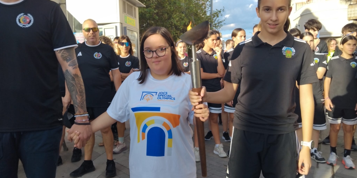 Rebuda multitudinària de la torxa dels Special Olympics a Amposta