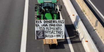 Tractor entrant a Barcelona per la B-23