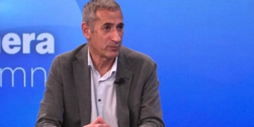 Xavier Royo, alcalde de l’Aldea, durant l’entrevista a Primera Columna